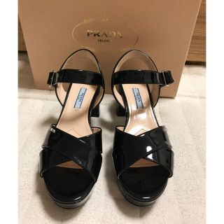 プラダ(PRADA)のPRADA プラダ エナメル サンダル 黒 ブラック パンプス バッグ (サンダル)