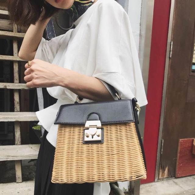 Ameri VINTAGE(アメリヴィンテージ)のMEDI TRAPEZE RATTAN COMBI BAG レディースのバッグ(ハンドバッグ)の商品写真