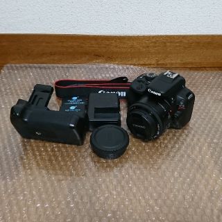 キヤノン(Canon)のeos kiss x7 35mm f2 バッテリーグリップセット+ジャンクレンズ(デジタル一眼)