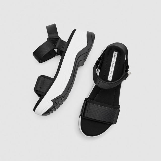 最新作の ZARA ウエッジソールスニーカーサンダル Zara - サンダル