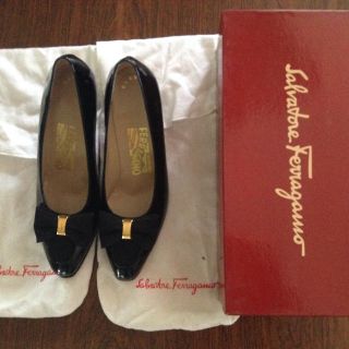 フェラガモ(Ferragamo)のフェラガモの靴 エナメルブラック(ハイヒール/パンプス)