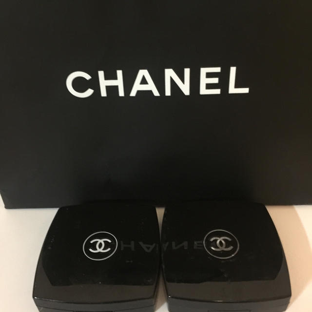 CHANEL(シャネル)のシャネル 限定 2個セット シルバー フェイスパウダー アイシャドウ グロス  コスメ/美容のベースメイク/化粧品(フェイスパウダー)の商品写真