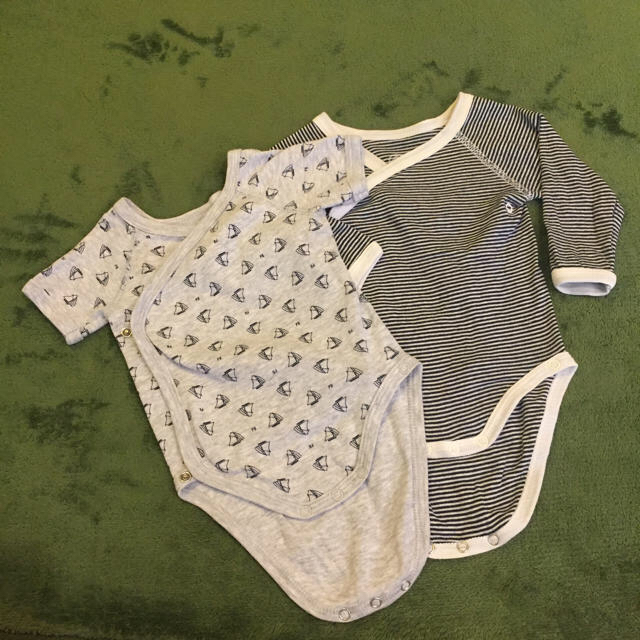 PETIT BATEAU(プチバトー)のプチバトー　PETIT BATEAU ロンパース　３枚セット　サイズ60 新生児 キッズ/ベビー/マタニティのベビー服(~85cm)(ロンパース)の商品写真