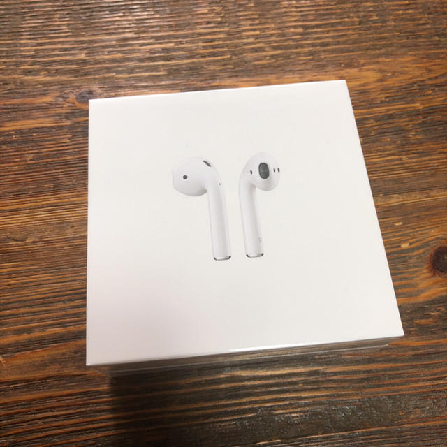 Apple(アップル)のAirPods スマホ/家電/カメラのオーディオ機器(ヘッドフォン/イヤフォン)の商品写真