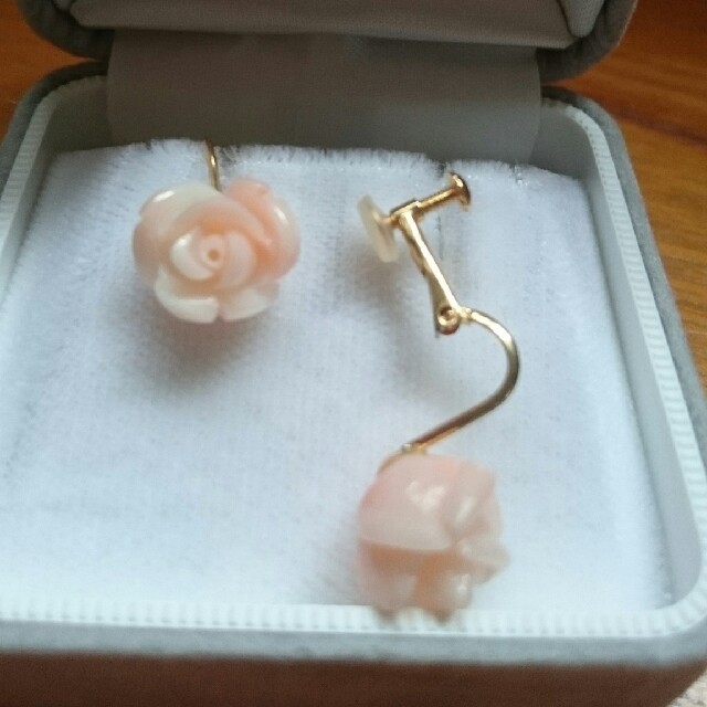 k18  薔薇珊瑚イヤリング レディースのアクセサリー(イヤリング)の商品写真