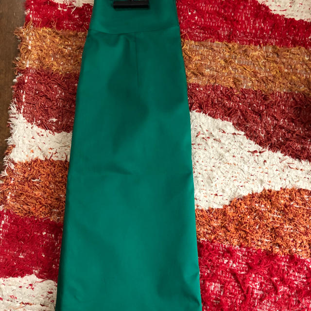 IENA(イエナ)のIENA コンパクトサテントラペラーズスカート グリーン 36 レディースのスカート(ひざ丈スカート)の商品写真