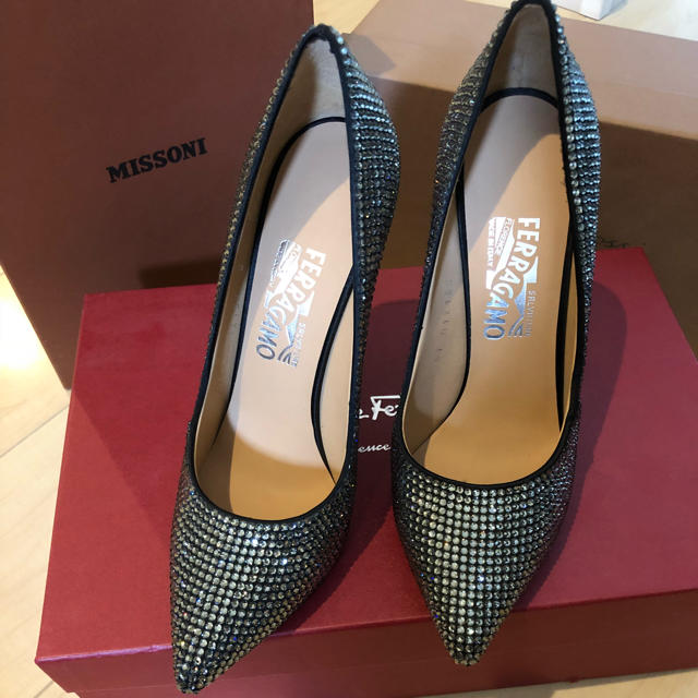 Ferragamo(フェラガモ)のFerragamo スワロフスキーパンプス  38 レディースの靴/シューズ(ハイヒール/パンプス)の商品写真