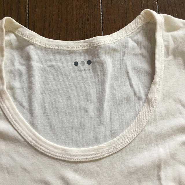 three dots(スリードッツ)のThree DotsスリードッツのアイボリーUネックTシャツ サイズM  レディースのトップス(Tシャツ(半袖/袖なし))の商品写真