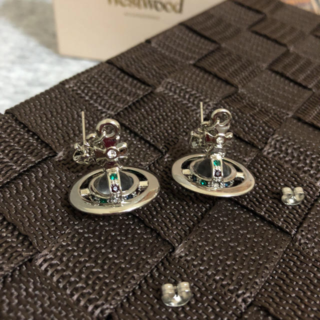 Vivienne Westwood(ヴィヴィアンウエストウッド)のＶｉｖｉｅｎｎｅ Ｗ ｅｓｔｗｏｏｄ タイニ－オ－ブピアス(未使用品) レディースのアクセサリー(ピアス)の商品写真