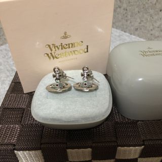 ヴィヴィアンウエストウッド(Vivienne Westwood)のＶｉｖｉｅｎｎｅ Ｗ ｅｓｔｗｏｏｄ タイニ－オ－ブピアス(未使用品)(ピアス)