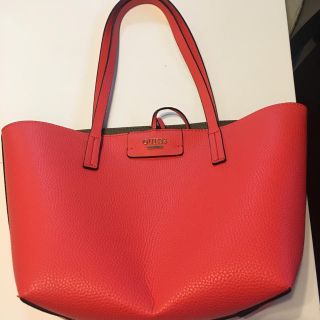 ゲス(GUESS)の☆guess トートバック 新品 ピンク系 送料無料に変更しました。(トートバッグ)