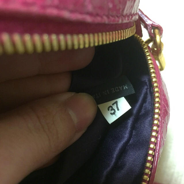 miumiu(ミュウミュウ)の【最終値下げ】破格 良品 正規品 miumiu ポシェット ピンク レディースのバッグ(ショルダーバッグ)の商品写真