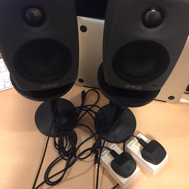 送料無料 Genelec 6010a 卓上スタンド イギリス モニタースピーカー