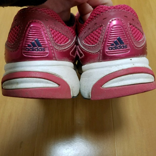 adidas(アディダス)の【USED】☆adidas☆ 22.5  シューズ レディースの靴/シューズ(スニーカー)の商品写真