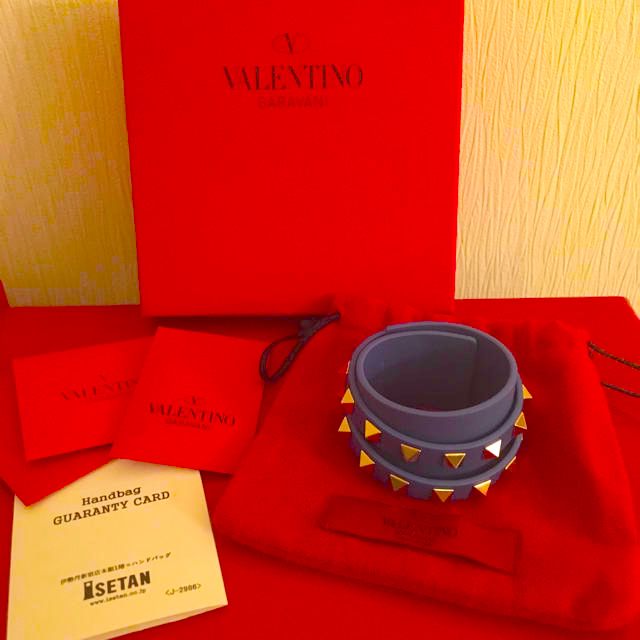 VALENTINO(ヴァレンティノ)のVALENTINOスタッズブレスレット超美品 レディースのアクセサリー(ブレスレット/バングル)の商品写真