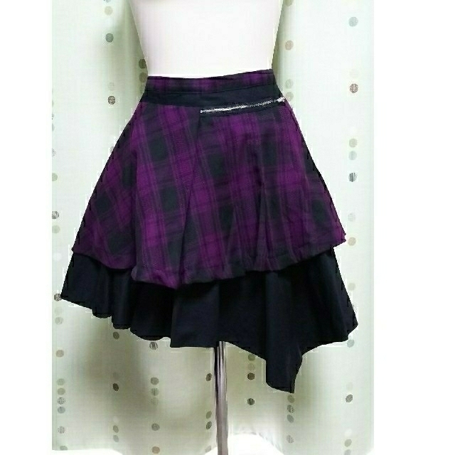 BODYLINE(ボディライン)のBODYLINE アシンメトリースカート黒×紫 レディースのスカート(ひざ丈スカート)の商品写真