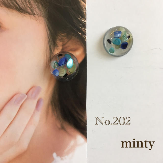 No.202 ブルー系大きめカボションピアス/イヤリング ハンドメイドのアクセサリー(ピアス)の商品写真