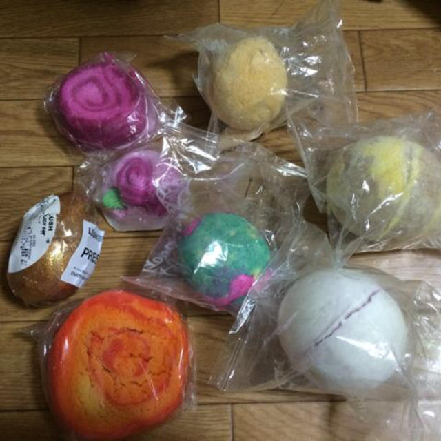 LUSH(ラッシュ)のLUSH入浴剤7点セット コスメ/美容のボディケア(その他)の商品写真