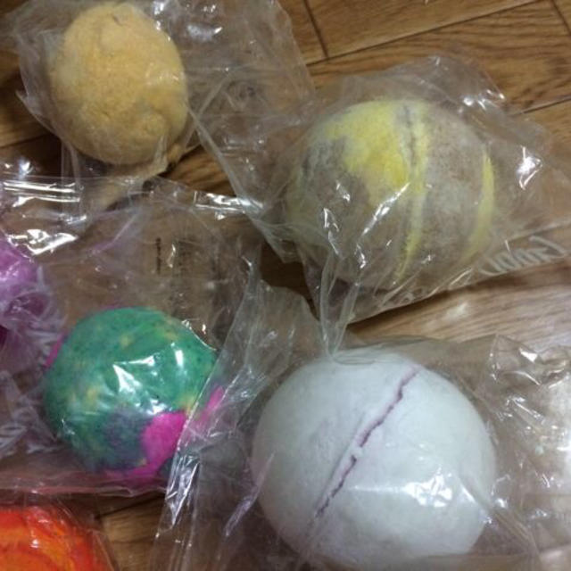 LUSH(ラッシュ)のLUSH入浴剤7点セット コスメ/美容のボディケア(その他)の商品写真