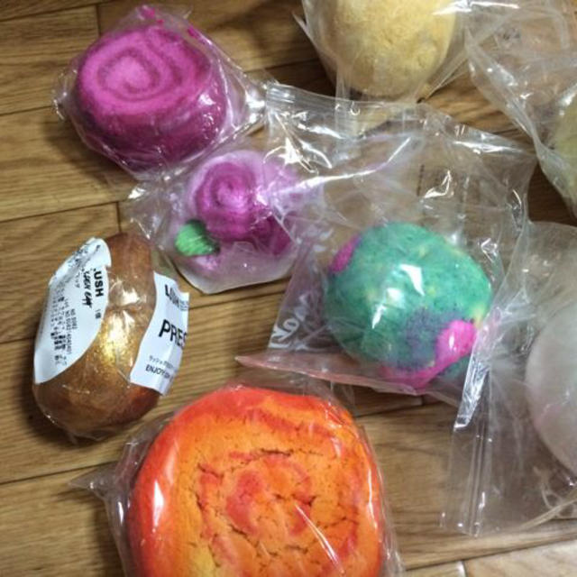 LUSH(ラッシュ)のLUSH入浴剤7点セット コスメ/美容のボディケア(その他)の商品写真