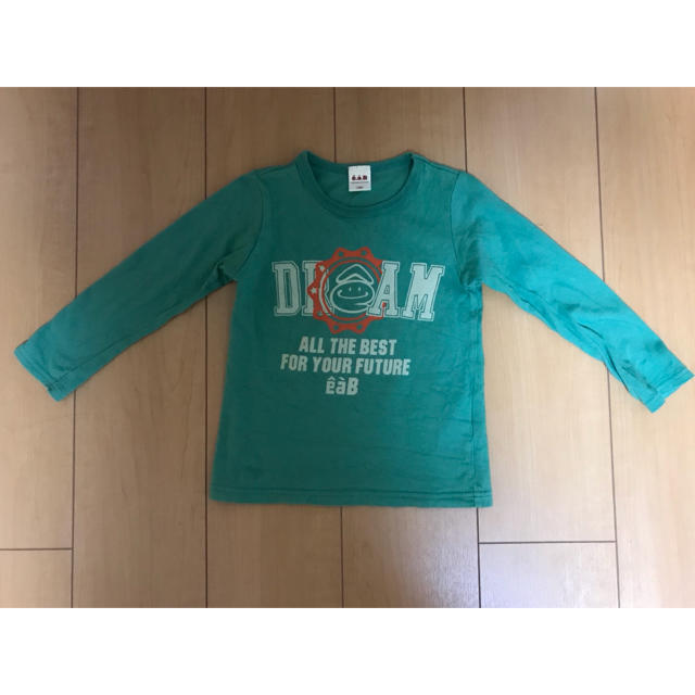 e.a.B(エーアーベー)のべべ姉妹ブランド エーアーベー グリーン長袖Tシャツ 100センチ キッズ/ベビー/マタニティのキッズ服男の子用(90cm~)(Tシャツ/カットソー)の商品写真