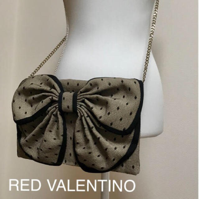 RED VALENTINO(レッドヴァレンティノ)のRED VALENTINO クラッチショルダーバッグ  チェーン付き 新品未使用 レディースのバッグ(ショルダーバッグ)の商品写真