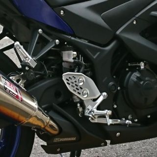 ヤマハ　ＹＺＦ　Ｒ25   Ｒ3     純正右ステップ　ほぼ未使用