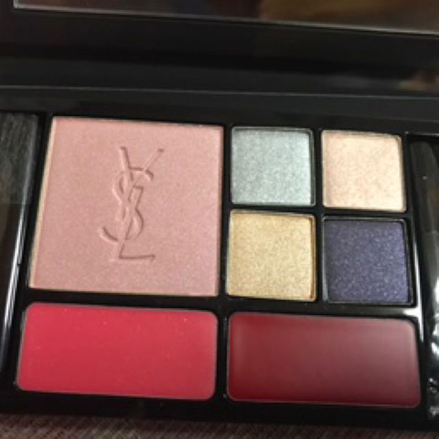 Yves Saint Laurent Beaute(イヴサンローランボーテ)のイヴ・サンローラン クリスマス ノエルコレクション パレットとポーセット コスメ/美容のキット/セット(コフレ/メイクアップセット)の商品写真