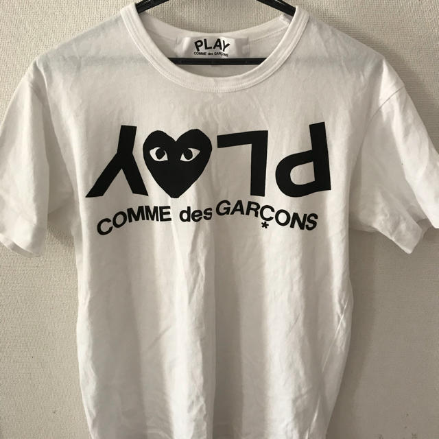 COMME des GARCONS(コムデギャルソン)の【美品】コム・デ・ギャルソン プレイ Tシャツ M メンズ メンズのトップス(Tシャツ/カットソー(半袖/袖なし))の商品写真