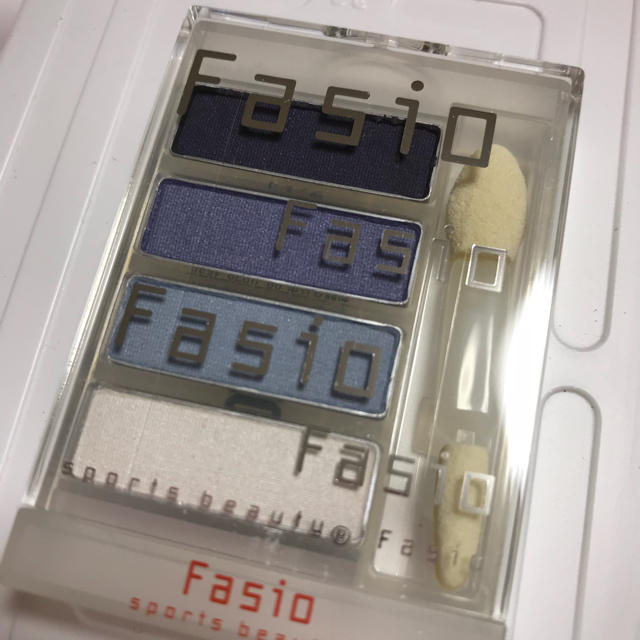 Fasio(ファシオ)のアイシャドウ fasio ブルーカラー 青 コスメ/美容のベースメイク/化粧品(アイシャドウ)の商品写真