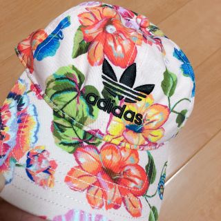 アディダス(adidas)のTUYOポン様専用   アディダス 花柄 キャップ(キャップ)