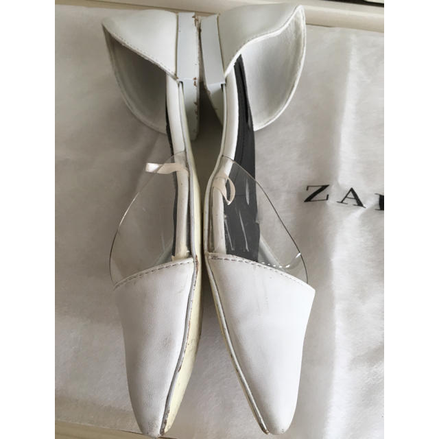 ZARA(ザラ)のZARA ザラ ホワイト ビニール パンプス 23.5 24.0 レディースの靴/シューズ(ハイヒール/パンプス)の商品写真