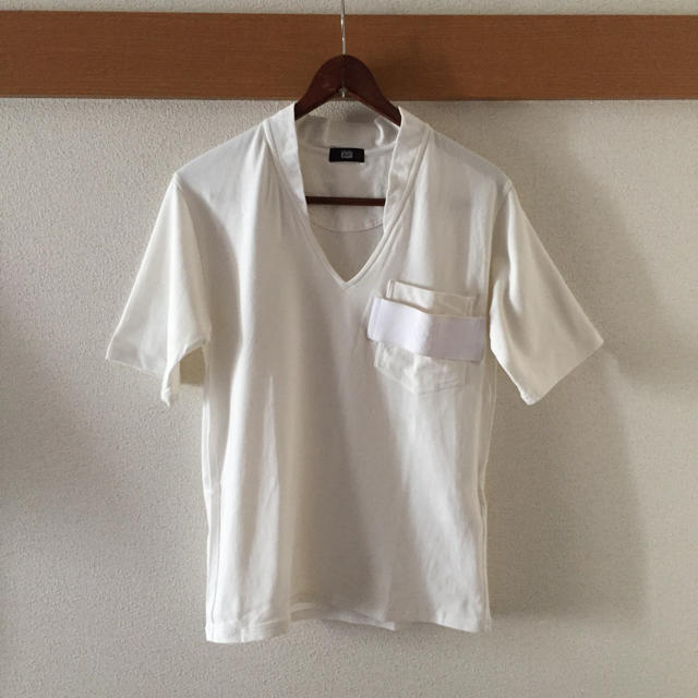 Onitsuka Tiger(オニツカタイガー)のオニツカタイガー カットソー Vネック 白 ポケット レディースのトップス(Tシャツ(半袖/袖なし))の商品写真