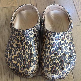 クロックス(crocs)のクロックス ヒョウ柄 W5 22センチ(サンダル)