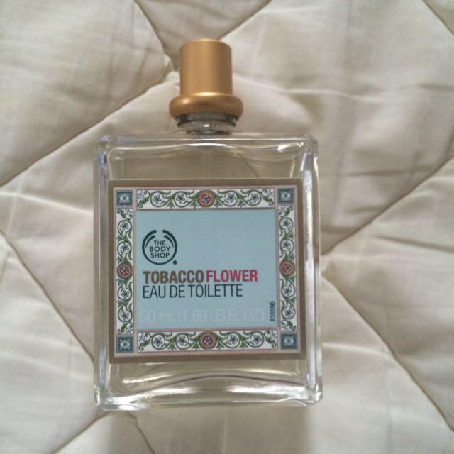 THE BODY SHOP(ザボディショップ)のBODY SHOP♡タバコフラワー香水♡ コスメ/美容の香水(香水(女性用))の商品写真