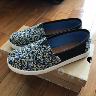 トムズ(TOMS)のまきっぺ様専用☆TOMS/ブラックキャンバス×フローラルY3/22cm(スリッポン)