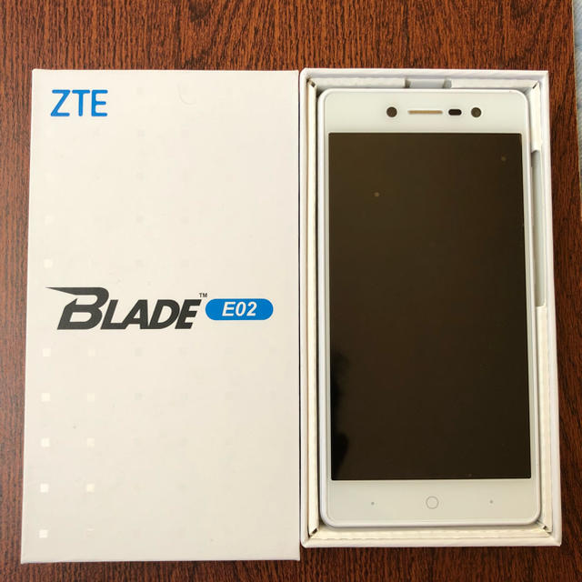 スマホ/家電/カメラZTE BLADE E02 白 SIMフリー 新品未使用②