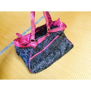 トゥララ(TRALALA)のTRALALA 総柄ロゴbig travel bag(ショルダーバッグ)