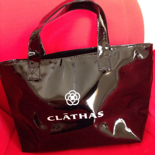 クレイサス(CLATHAS)のエナメル素材バッグ(ハンドバッグ)