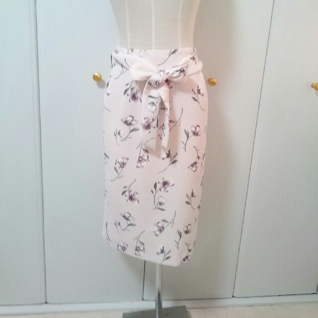 HONEYS(ハニーズ)の花柄 タイト スカート レディースのスカート(ひざ丈スカート)の商品写真