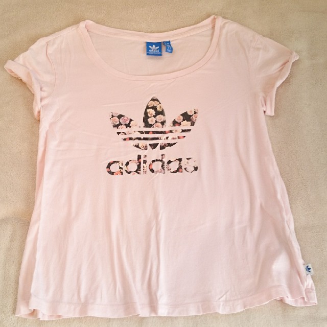 adidas(アディダス)のアディダス＊花柄ロゴTシャツ レディースのトップス(Tシャツ(半袖/袖なし))の商品写真