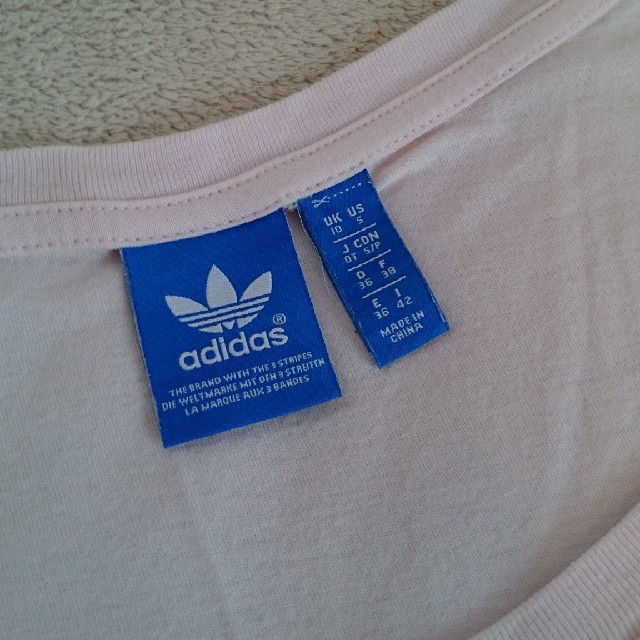 adidas(アディダス)のアディダス＊花柄ロゴTシャツ レディースのトップス(Tシャツ(半袖/袖なし))の商品写真