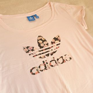 アディダス(adidas)のアディダス＊花柄ロゴTシャツ(Tシャツ(半袖/袖なし))