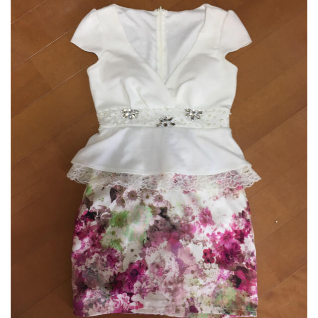キャバドレス ミニ ペプラム 袖あり レディースのフォーマル/ドレス(ナイトドレス)の商品写真