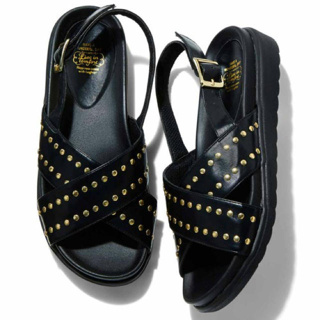 FELISSIMO(フェリシモ)のはまじとコラボ　クロススタッズサンダル 土日限定 レディースの靴/シューズ(サンダル)の商品写真