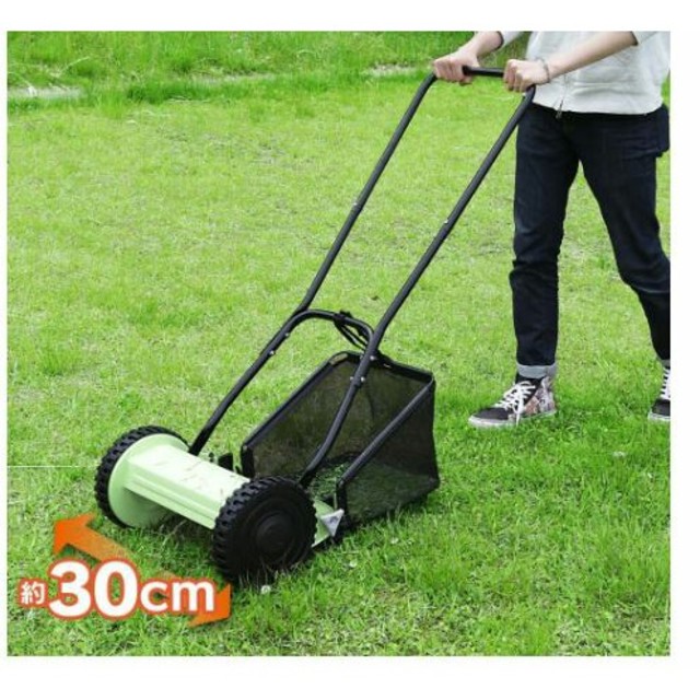 アイリスプラザ 芝刈り機 手動式 MLM-300 　芝刈り機　グリーン ハンドメイドのフラワー/ガーデン(プランター)の商品写真