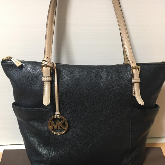 Michael Kors(マイケルコース)の今だけSALE1万❤️☆海外セレブ愛用☆MICHAEL KORS トートバック レディースのバッグ(トートバッグ)の商品写真