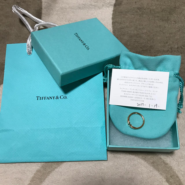 Tiffany & Co.(ティファニー)のティファニー Tリング イエローゴールド レディースのアクセサリー(リング(指輪))の商品写真