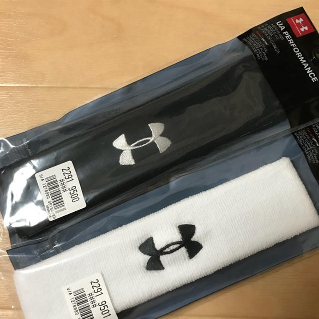 UNDER ARMOUR(アンダーアーマー)の最安値！即日発送！ アンダーアーマー UNDER ARMOUR ヘッドバンド レディースのヘアアクセサリー(ヘアバンド)の商品写真