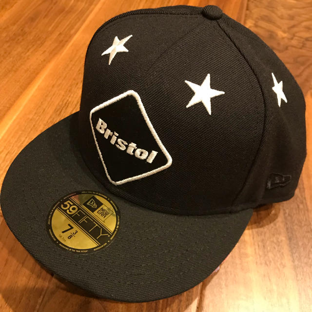 F.C.R.B.(エフシーアールビー)の【専用】FCRB Bristol New Era キャップ  7 3/8  黒 メンズの帽子(キャップ)の商品写真